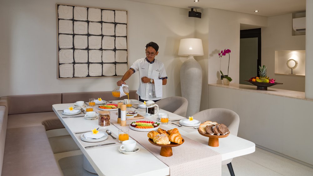 Elite Havens - Des Indes II - Seminyak Bali Indonesia - Master suite dining area